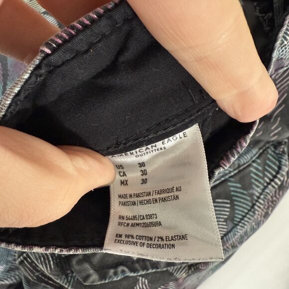 American Eagle Shorts Men's 30 Black Floral Hawaiian Chino Next Level Stretch - Picture 6 of 11